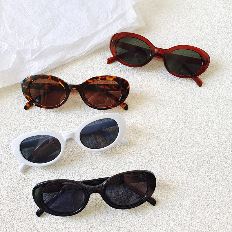 Lunettes de soleil ovales vint - Designer Sunglasses avis et prix